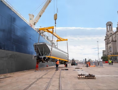 Importante acuerdo llegaron desde China 45 vagones para la cosecha