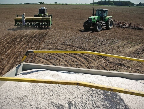 La guerra ya golpea a los fertilizantes la urea subió hasta un 20% y el mercado quedó en pausa