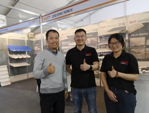 De los gestos al traductor del celular las empresas chinas desembarcaron con todo en Expoagro para vender repuestos y maquinaria